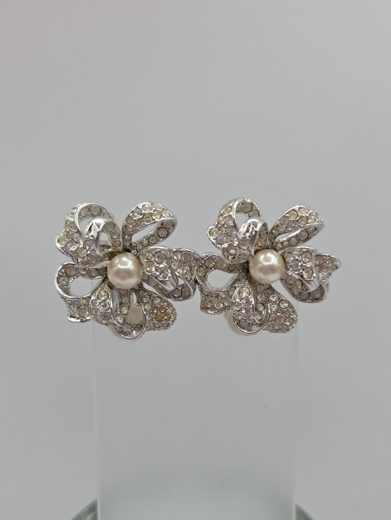 Jewelry - Delicate Pearl & Crystal Flower Stud Earrings - Silver Tone